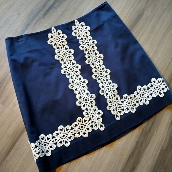 LILLY PULITZER NAVY BLUE/CREAM EMBROIDERED SKIRT - Picture 2 of 6
